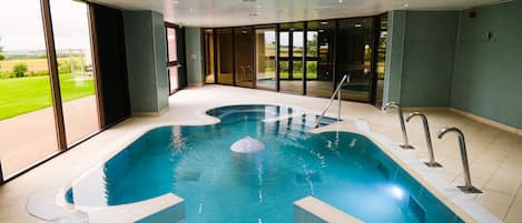 Indoor spa tub