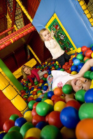 Children’s play area – indoor - Burntwood Court Hotel (Barnsley)