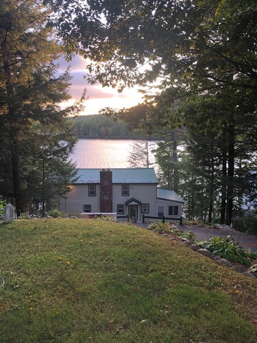 Spacious New Hampshire mountain waterfront get away house. Boats & private docks
