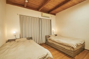 2 bedrooms, desk, free WiFi, bed sheets