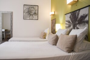 Standard Triple Room | Individually decorated, individually furnished, desk, soundproofing - Hotel Du Palais Bastia Centre (Bastia)