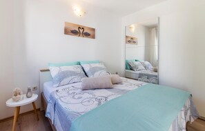 1 Schlafzimmer, Reisekinderbett, kostenloses WLAN, Bettwäsche