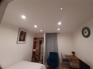 1 habitación, tabla de planchar con plancha, wifi y ropa de cama 