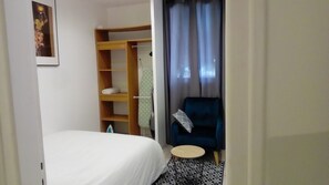 1 habitación, tabla de planchar con plancha, wifi y ropa de cama 