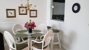 Dining - Beautiful 2 BR/ 2BA Barefoot Resort and Golf Condo (North Myrtle Beach)