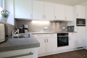 Refugium 2 | Eigene Küche | Großer Kühlschrank, Mikrowelle, Ofen, Herdplatte