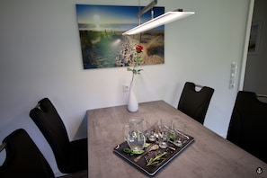 Refugium 2 | Essbereich im Zimmer