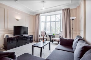 Grand Apartment | Living room