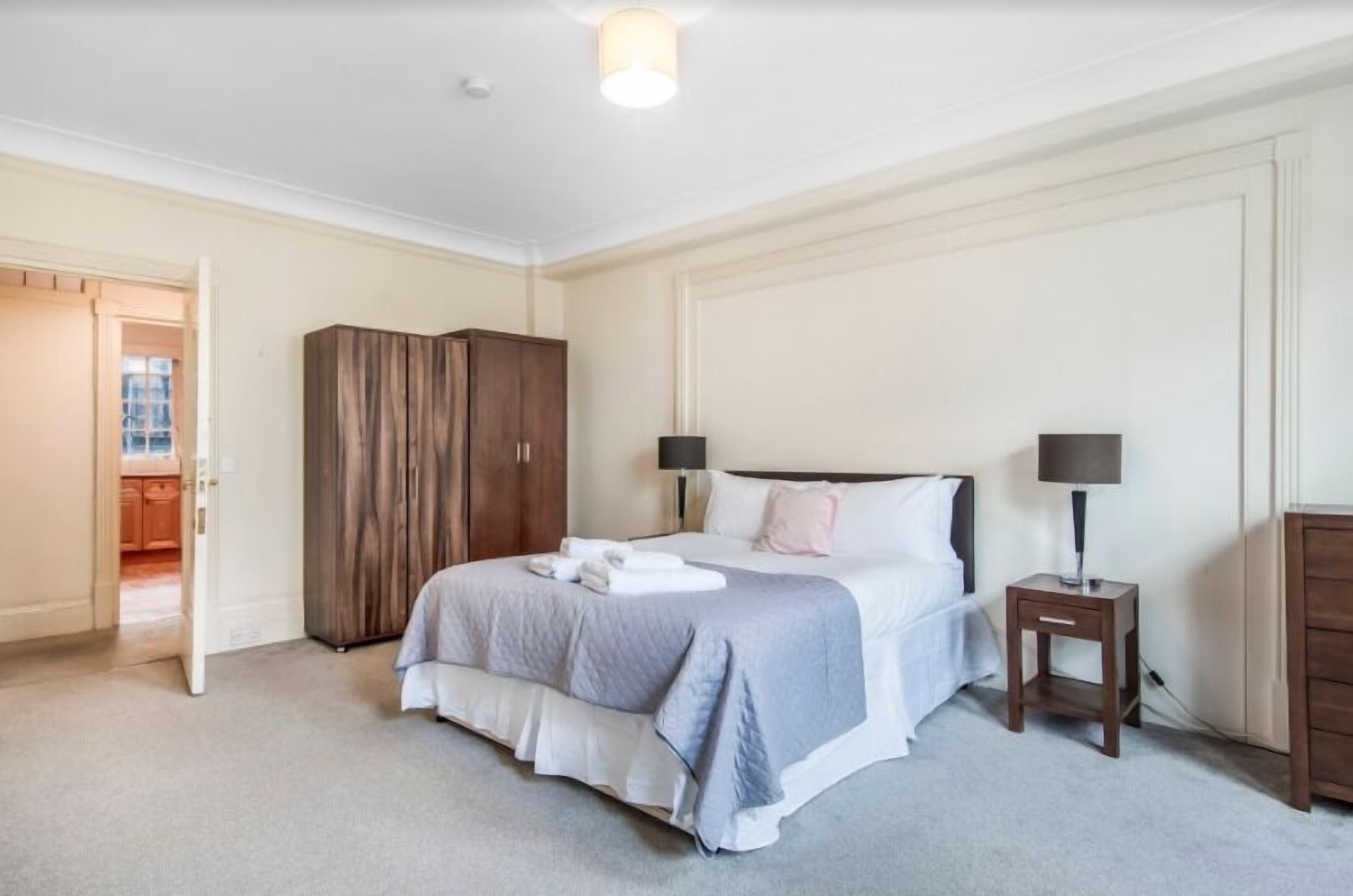 Grand Apartment | Iron/ironing board, cots/infant beds, free WiFi