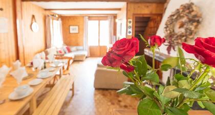 Centrally located 4 bedroom townhouse for up to 12 people