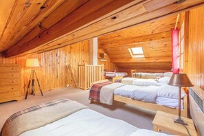 4 bedrooms, travel cot, free WiFi, bed sheets