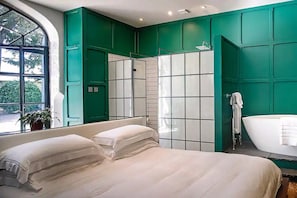 1 habitación, tabla de planchar con plancha y wifi