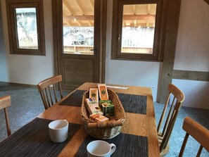 Dining - L'Alpage de la Bergerie, apartment in a cosy farmhouse ! (Nâves-Parmelan)