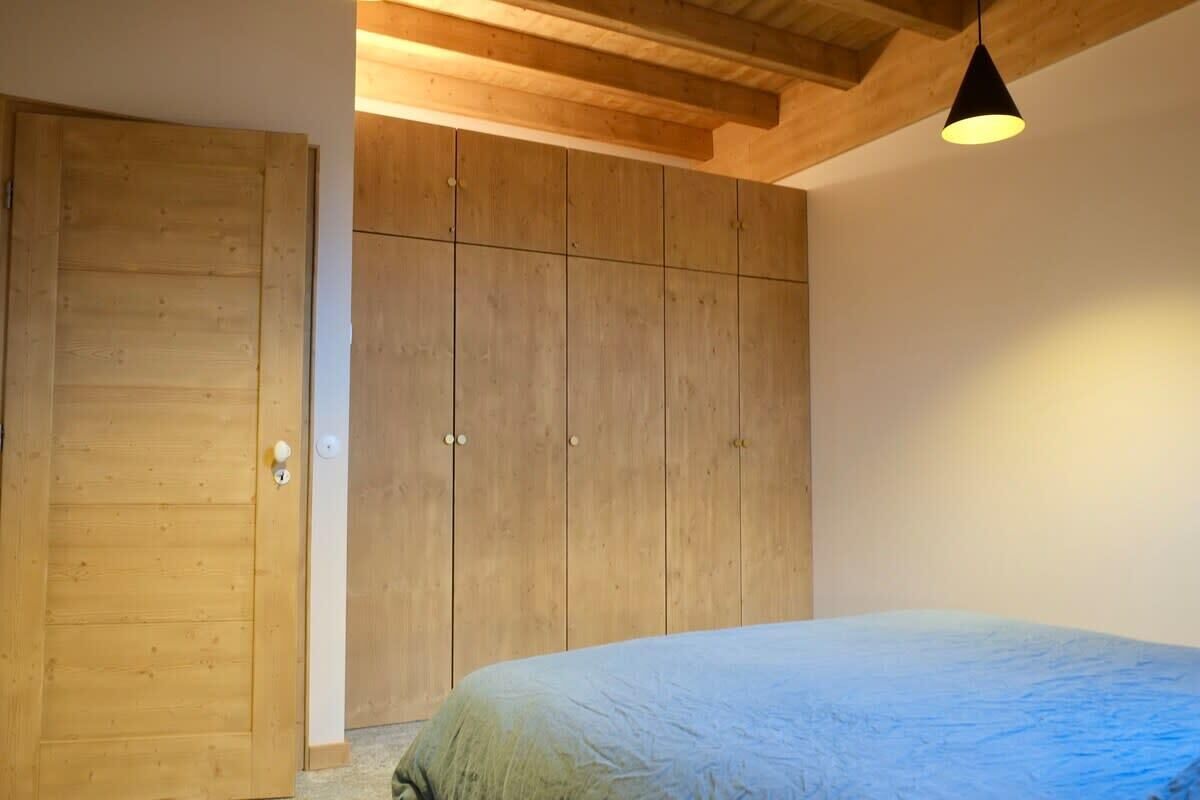 1 bedroom, iron/ironing board, travel crib, WiFi