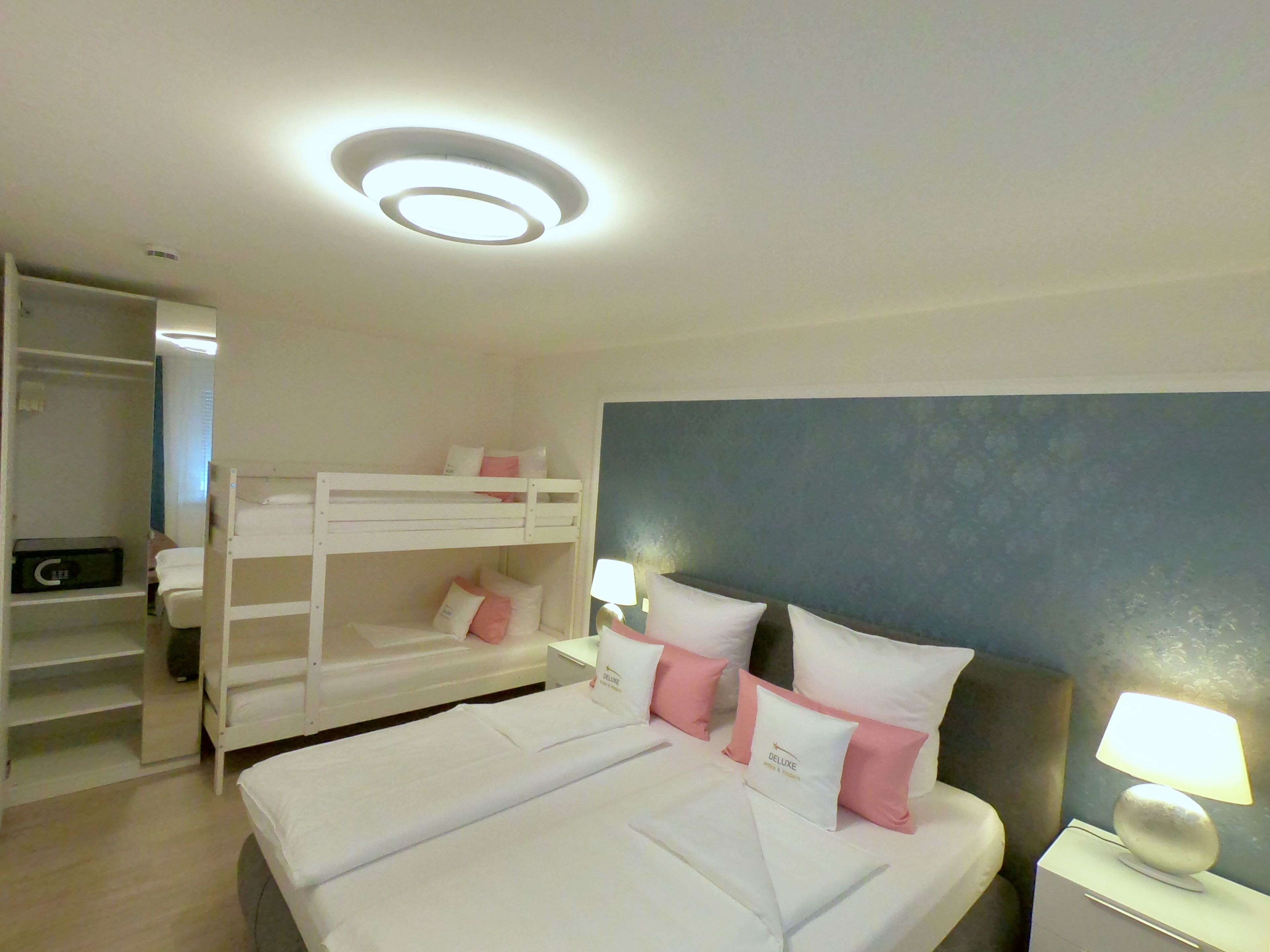 1 bedroom, in-room safe, WiFi, bed sheets