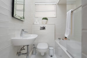 Combined shower/tub, hair dryer, towels, shampoo