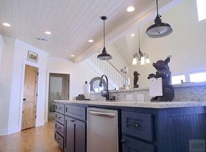 Interior - Peace of Paradise front row Snow Bird discounts reduced pricing 20% off (Bolivar Peninsula)