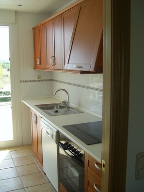 Réfrigérateur, micro-ondes, four, lave-vaisselle