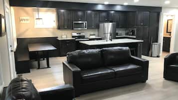 Smart TV, fireplace, table tennis