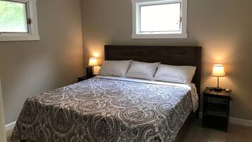 4 bedrooms, iron/ironing board, free WiFi, bed sheets