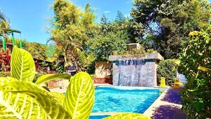 Unclassified image, 4 of 79, button - Mindo GlamBird Glamping &amp; Lodge (Mindo)