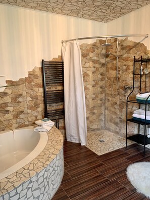 Bathtub, eco-friendly toiletries, hair dryer, bidet - My dear nest (Fintel)