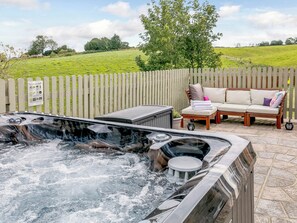 Terrace/patio - 4 bedroom accommodation in Alton, nr Chesterfield (Alton, nr Chesterfield)