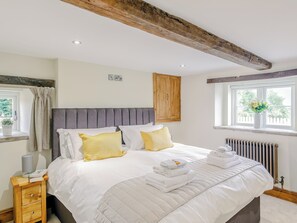 4 bedrooms, free WiFi, bed sheets