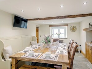 Dining - 4 bedroom accommodation in Alton, nr Chesterfield (Alton, nr Chesterfield)