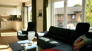 Refugium 3 | Living area | 50-inch flat-screen TV with cable channels, TV, fireplace