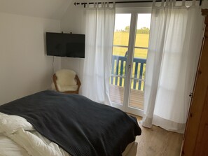 3 bedrooms, iron/ironing board, free WiFi, bed sheets - Reethaus Kleiner Seestern ***** Sauna, close to the beach, lots of space and peace and quiet (Kalkhorst)