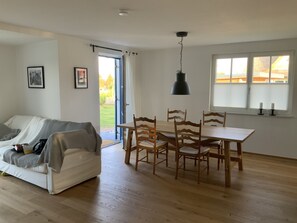 Smart TV, fireplace, books - Reethaus Kleiner Seestern ***** Sauna, close to the beach, lots of space and peace and quiet (Kalkhorst)