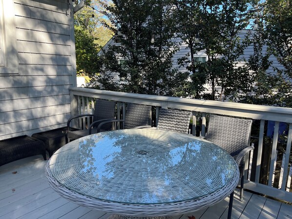 تناول الطعام بالخارج