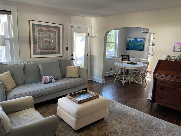 Smart TV, books, stereo, printers