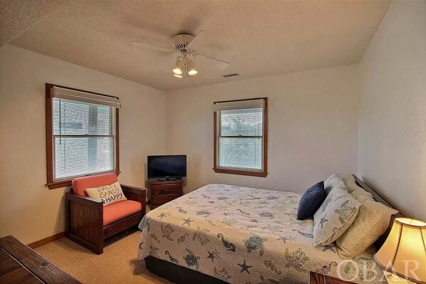 3 bedrooms, travel cot, WiFi, bed sheets