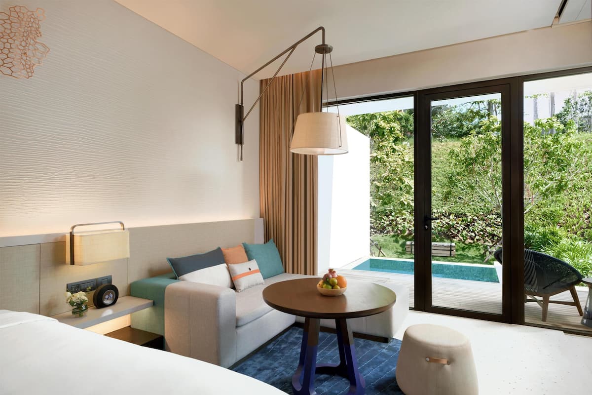 Room, 1 Katil Raja (King) (Plunge Pool) | Peralatan tempat tidur premium, bar mini, peti besi dalam bilik 