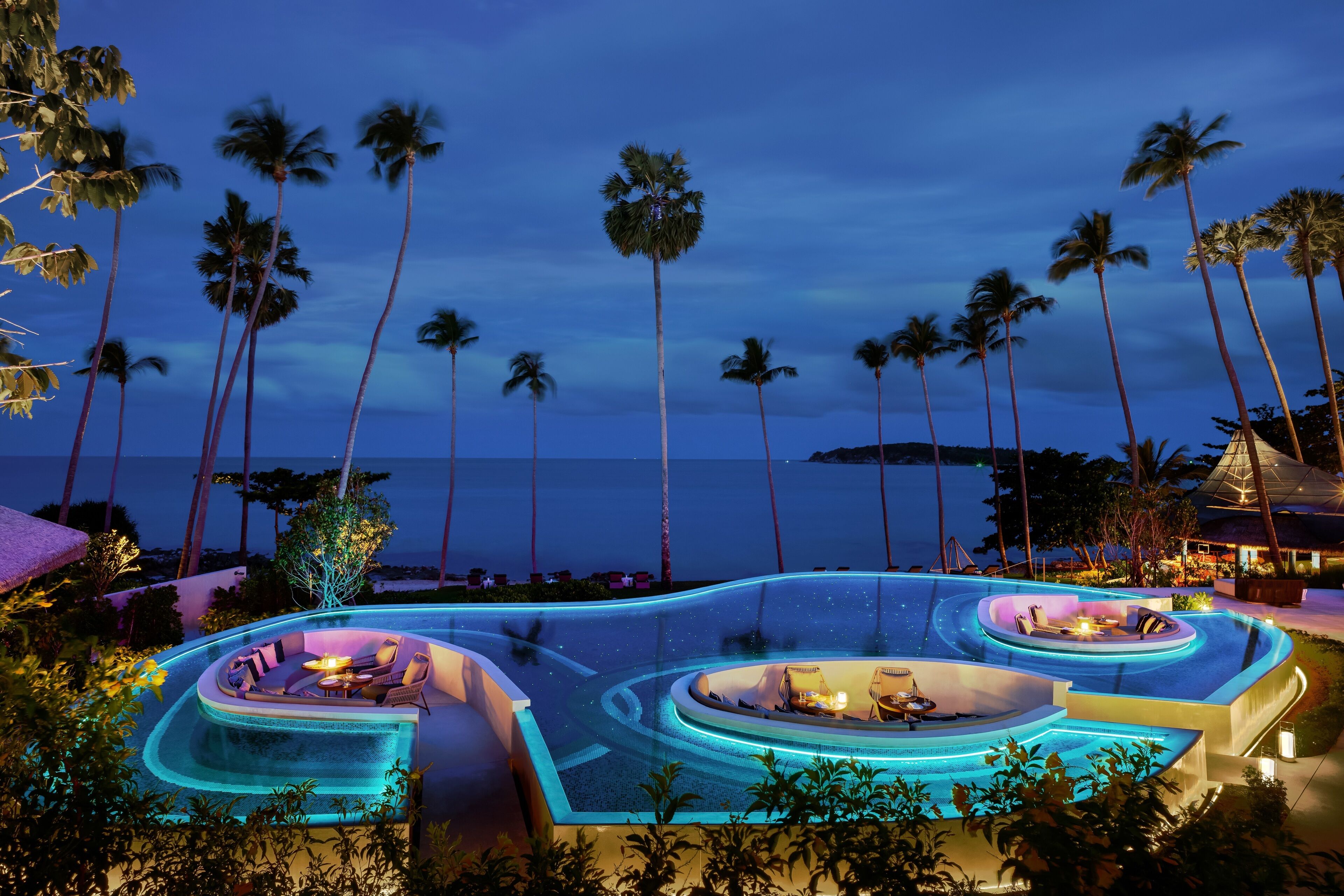 3 restaurants, breakfast served