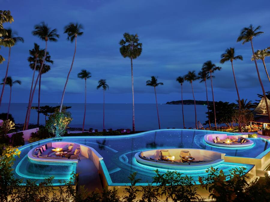 3 restaurants, breakfast served