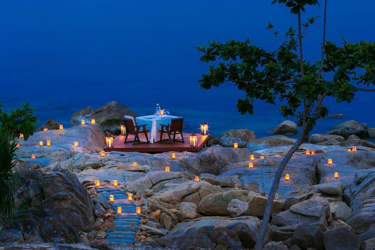 3 restaurants, breakfast served