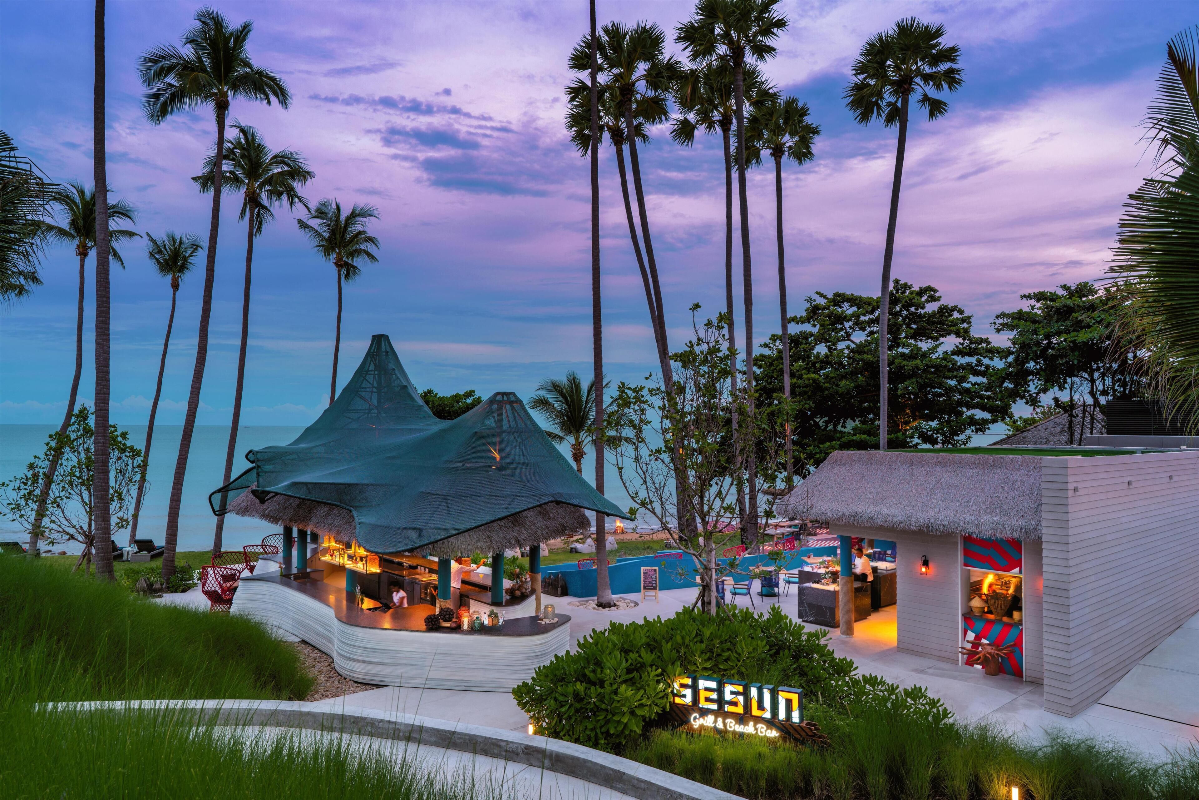 3 restaurants; breakfast, lunch, and dinner served