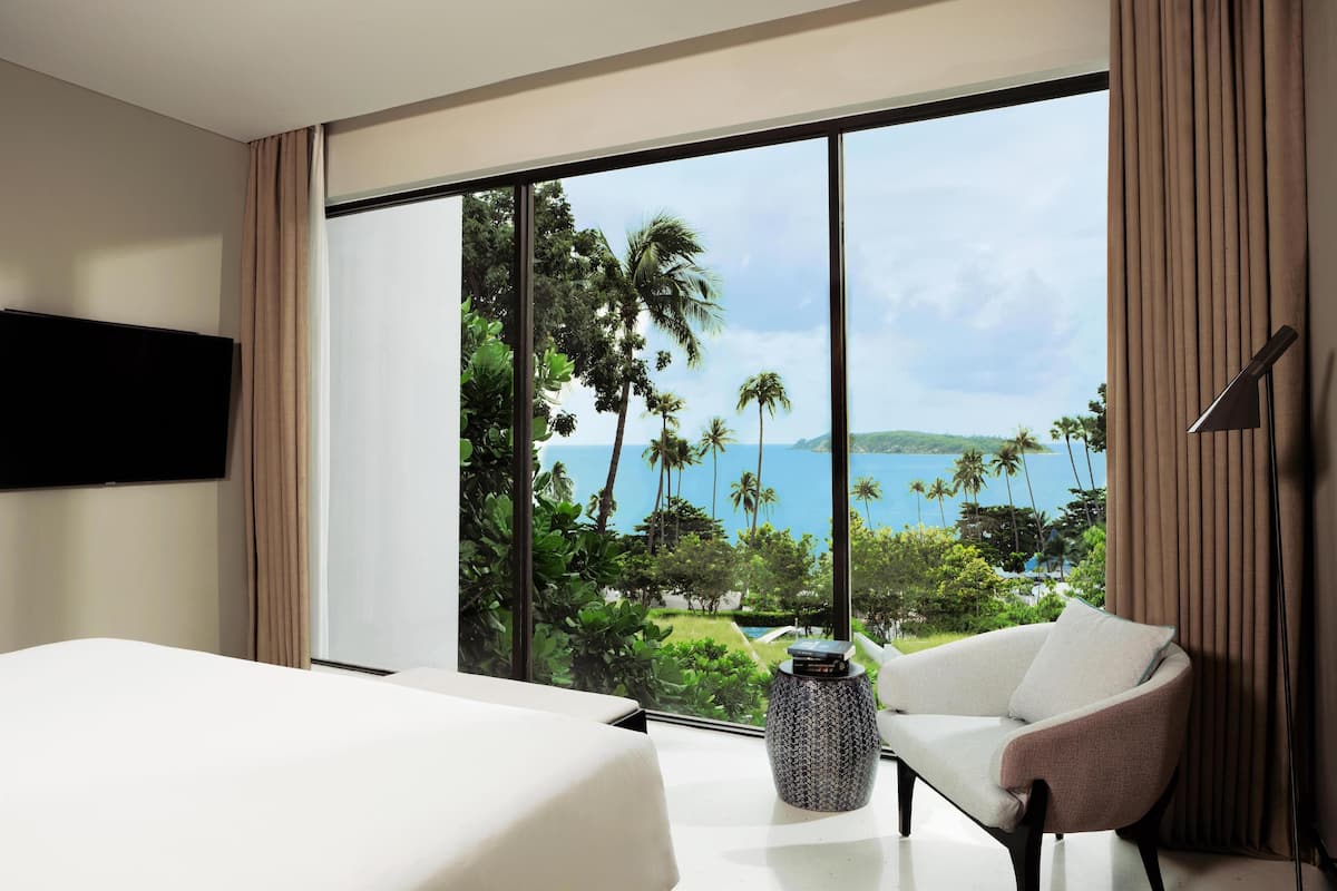 Executive Suite, 1 Bedroom, Ocean View (Club Access) | Premium bedding, minibar, in-room safe, iron/ironing board