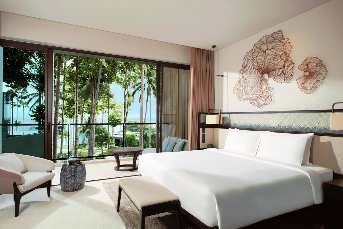Room, 1 Bedroom (Regency - Club Access) | Pemandangan taman
