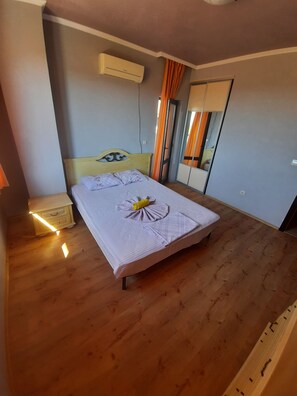 2 bedrooms, WiFi, bed sheets