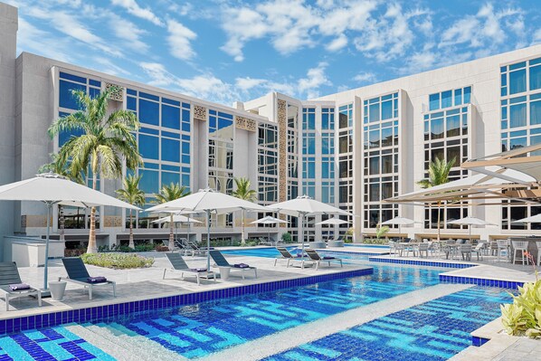 Outdoor pool, pool loungers