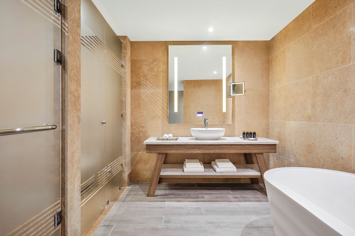 room, 1 king bed, terrace | bathroom | shower, slippers