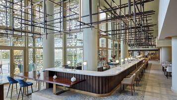 2 bars, bar en bord de piscine