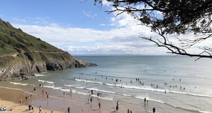 Apartment - Sleeps 4 - Parking - Sea view