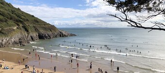 Stunning Beach front Apartment in Caswell Swansea
