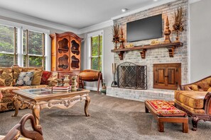 Smart-TV, peis og bøker