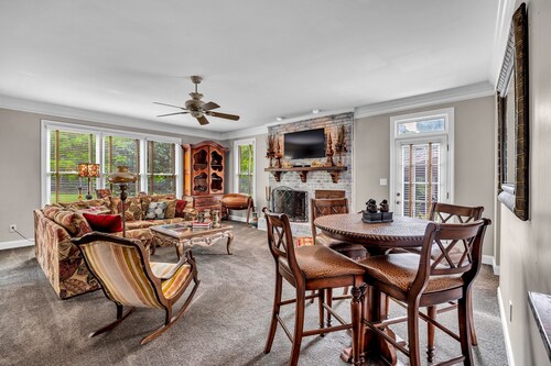 Waterfront home with 5 Acres! 4 bedrooms 3.5 bathrooms